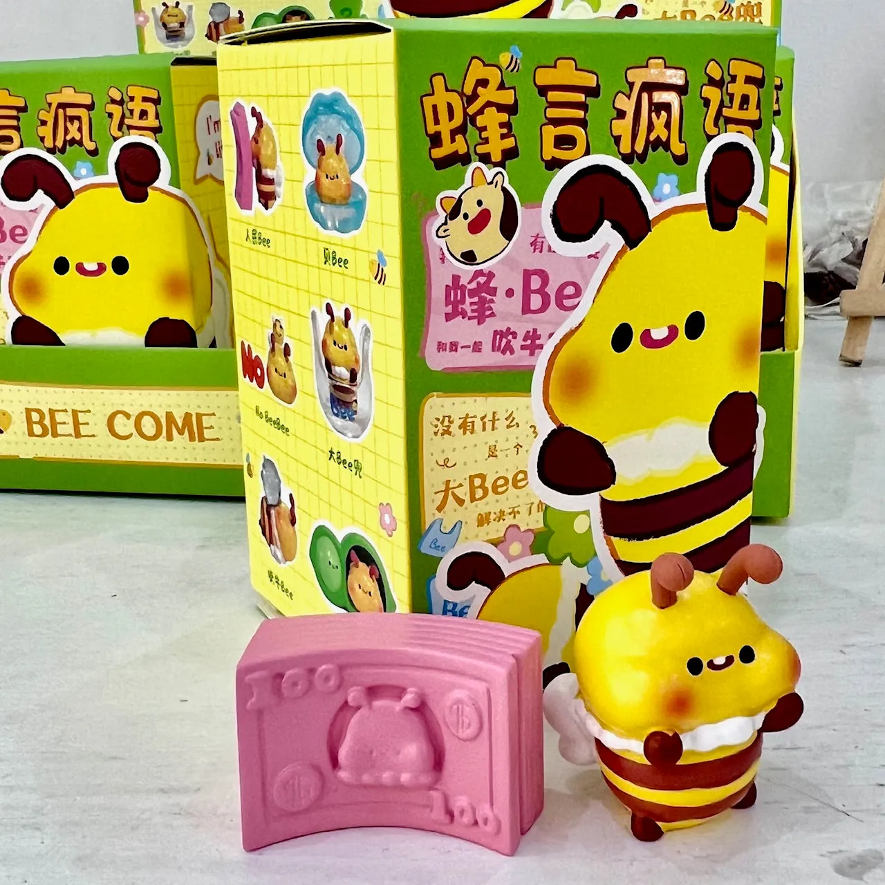 71205 BEE FIGURINE BLIND BOX-6