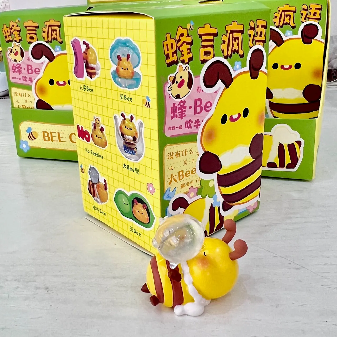 71205 BEE FIGURINE BLIND BOX-6