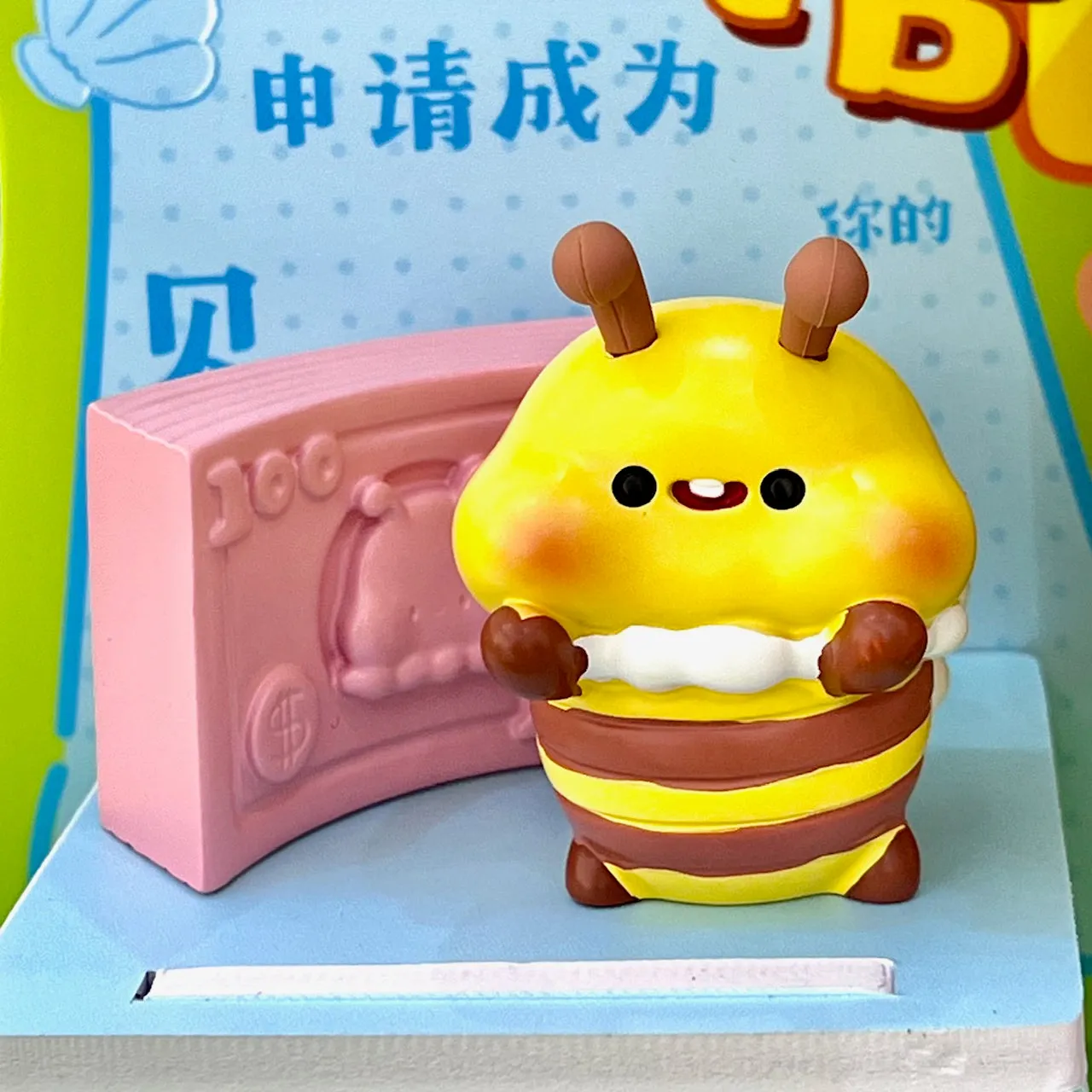 71205 BEE FIGURINE BLIND BOX-6
