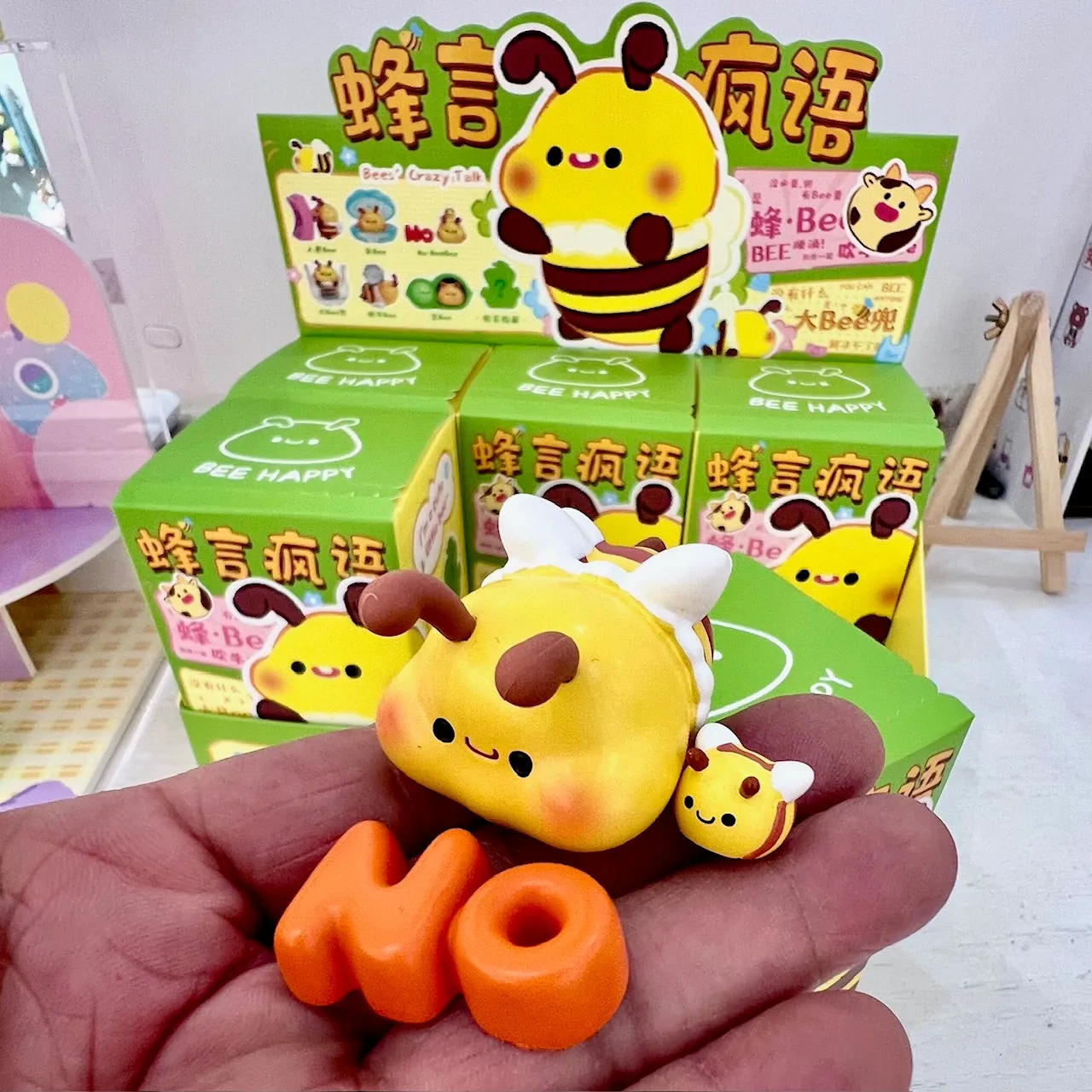 71205 BEE FIGURINE BLIND BOX-6
