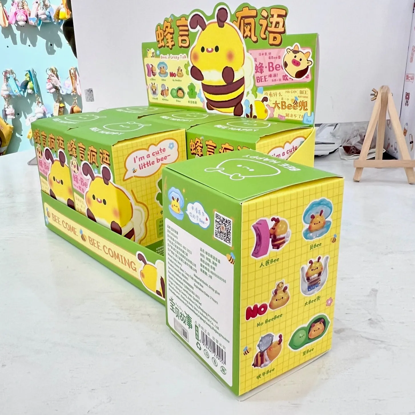71205 BEE FIGURINE BLIND BOX-6