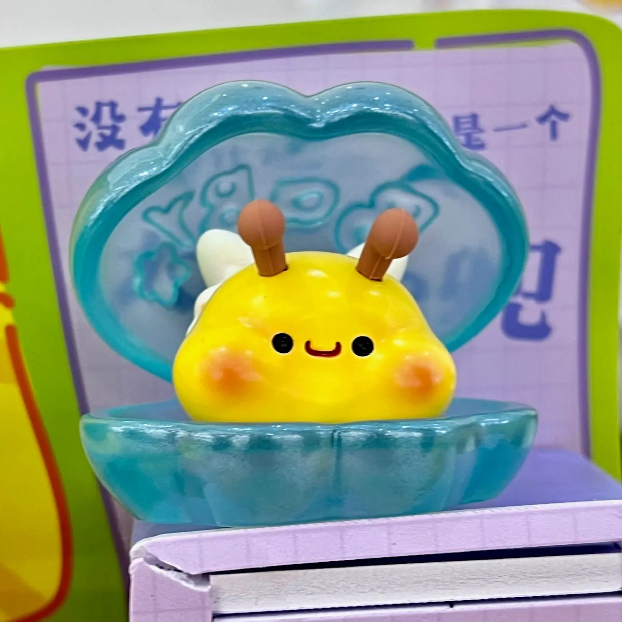 71205 BEE FIGURINE BLIND BOX-6