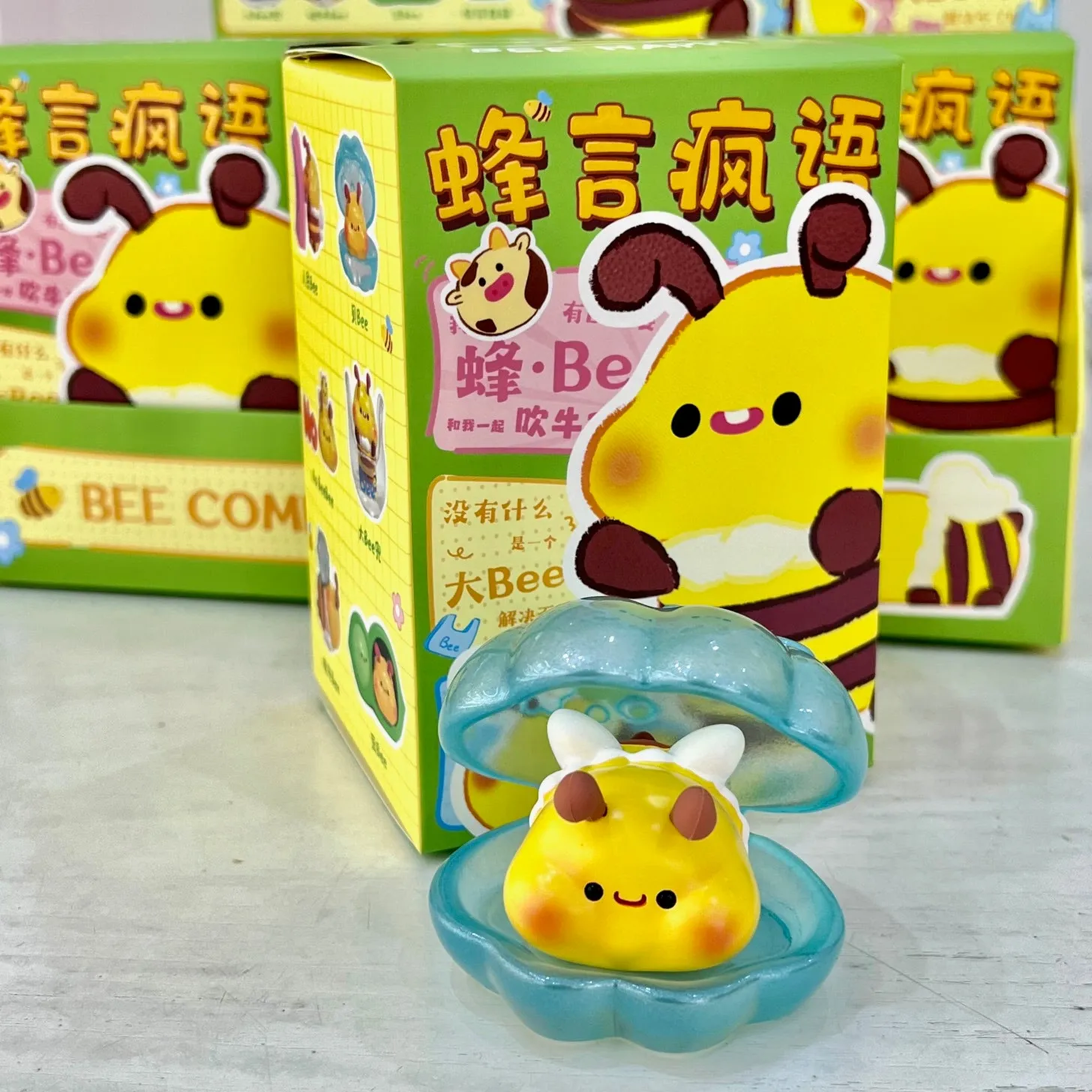 71205 BEE FIGURINE BLIND BOX-6