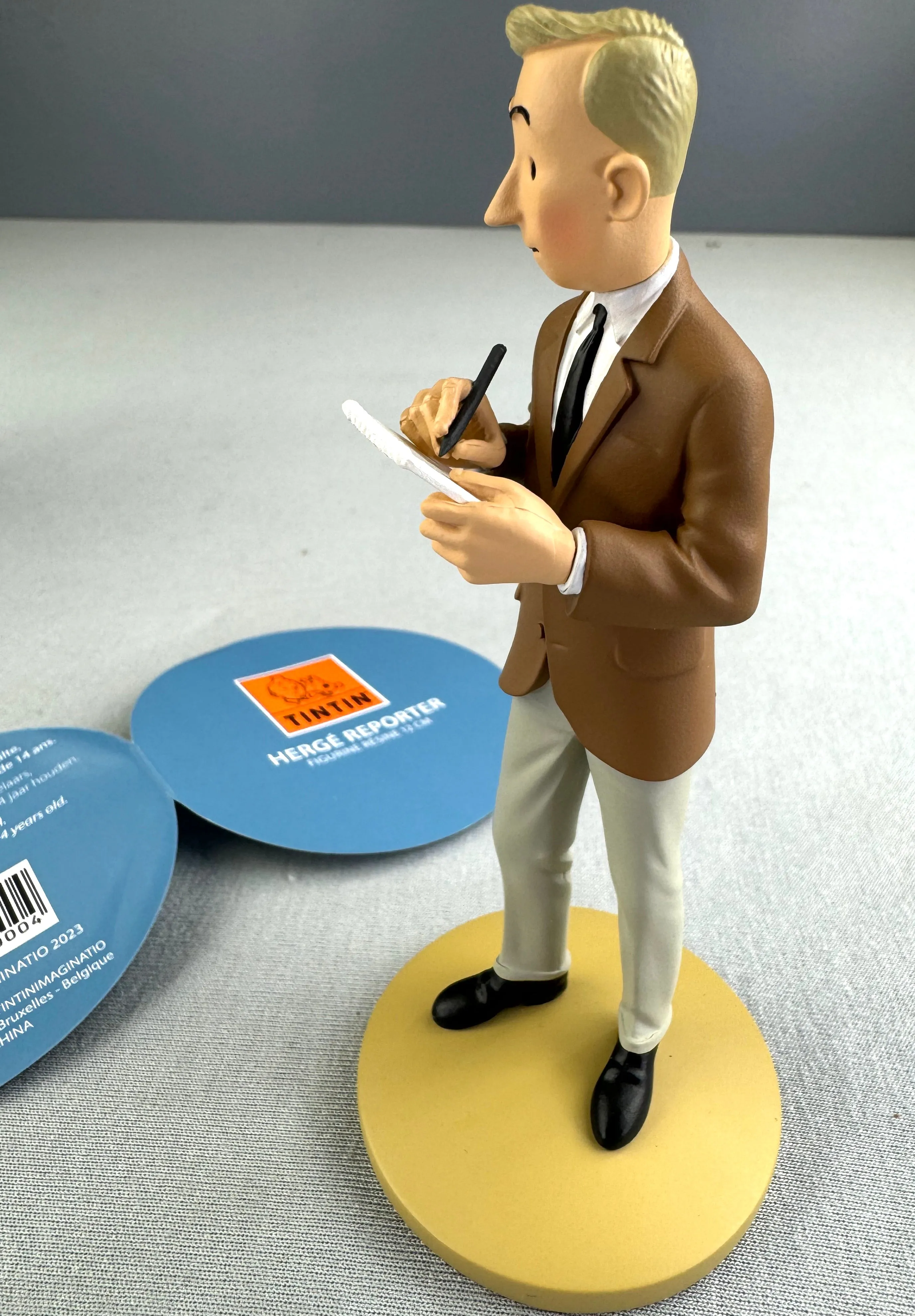 Figurine Moulinsart 42204 Herge Reporter & Notepad 12cm X Rare Resin Tintin Figure