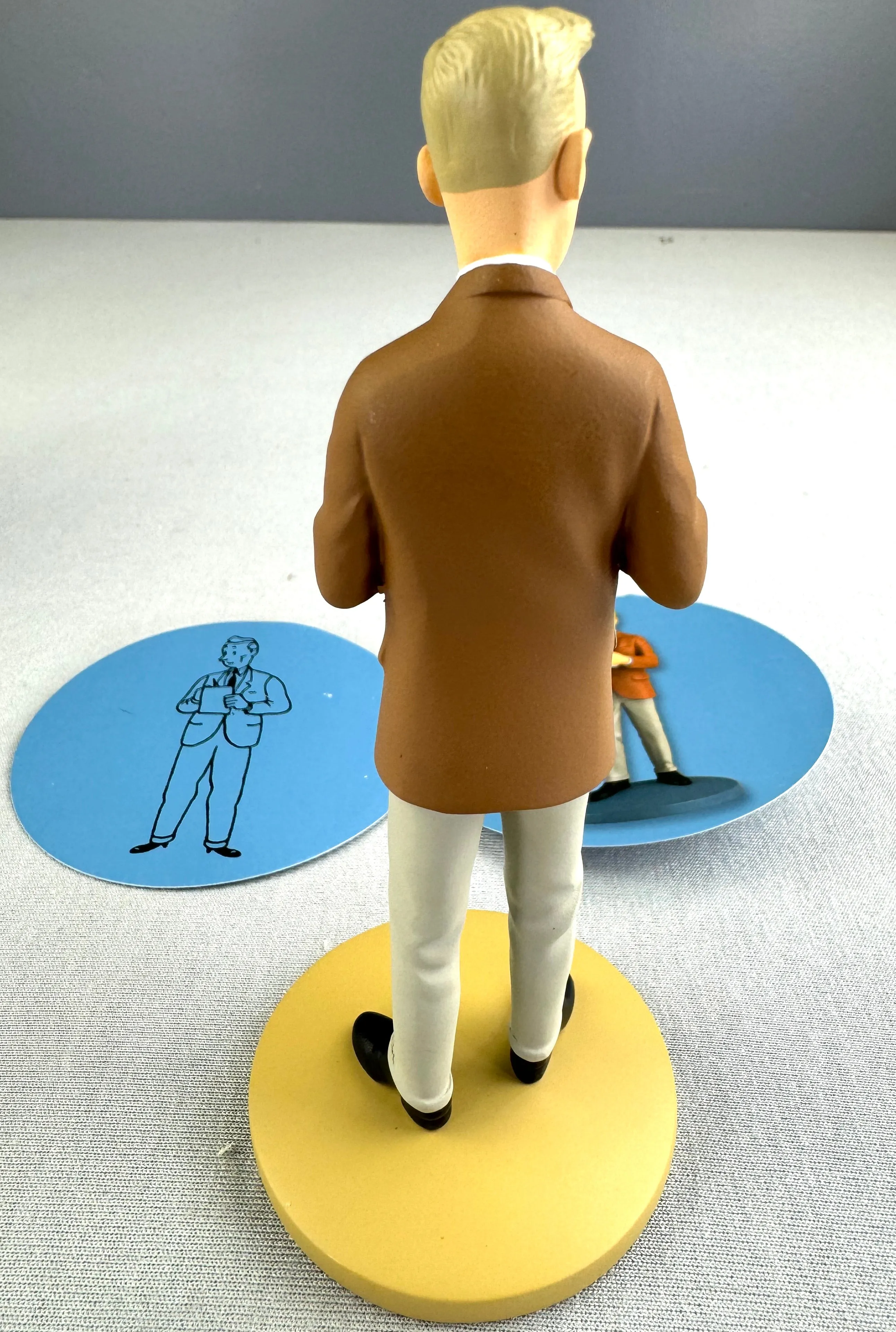 Figurine Moulinsart 42204 Herge Reporter & Notepad 12cm X Rare Resin Tintin Figure