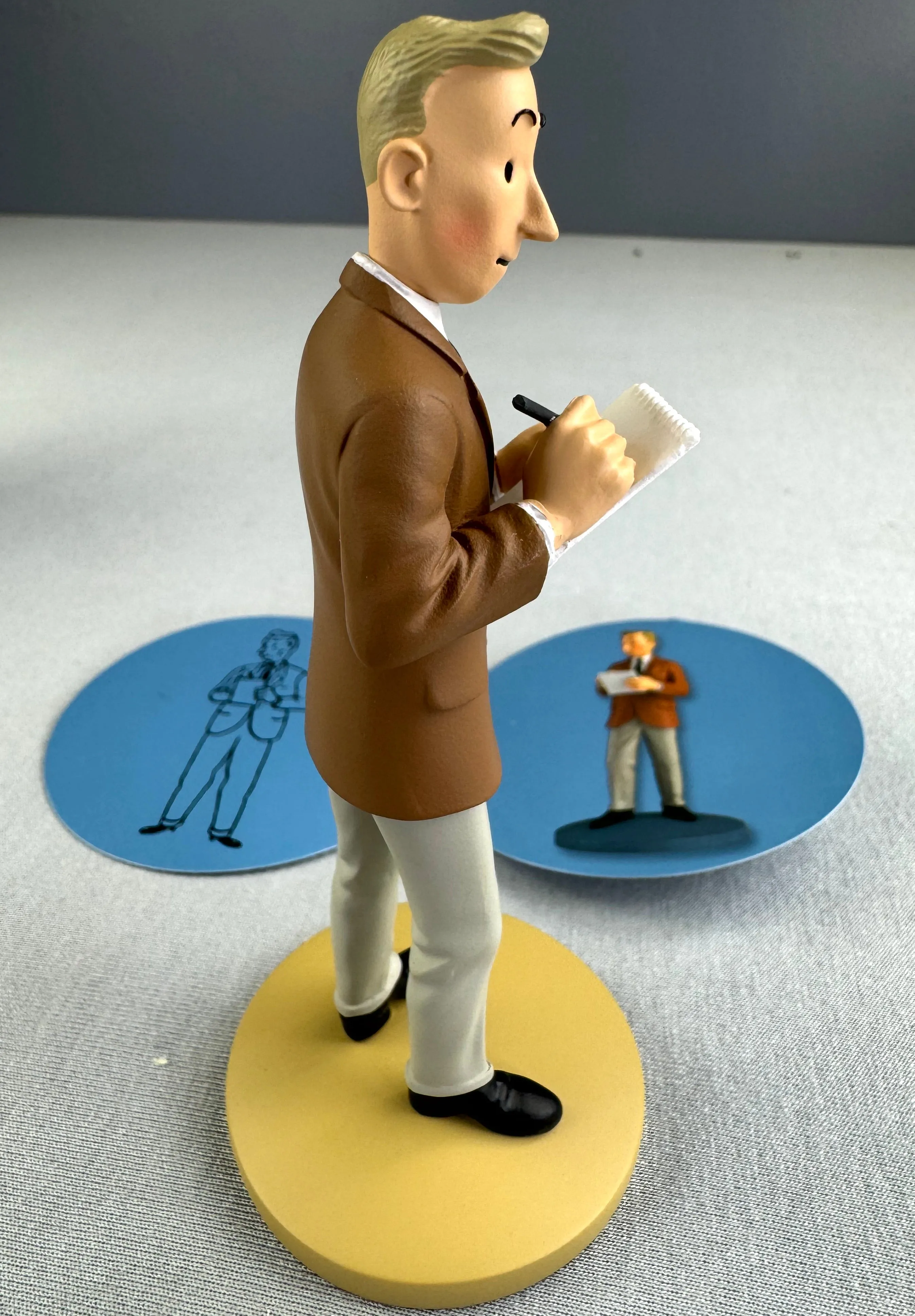 Figurine Moulinsart 42204 Herge Reporter & Notepad 12cm X Rare Resin Tintin Figure