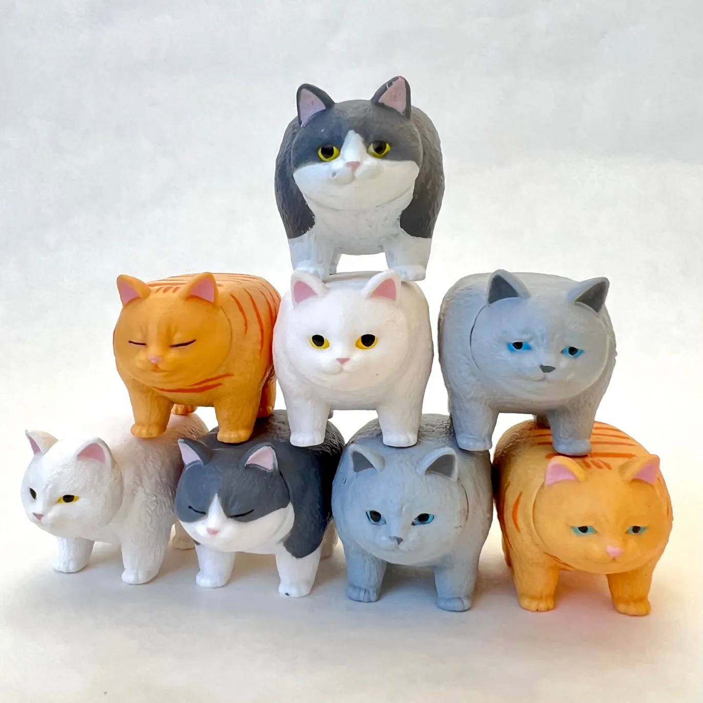 X 70763 CAT PYRAMID FIGURINES BLIND BOX-DISCONTINUED