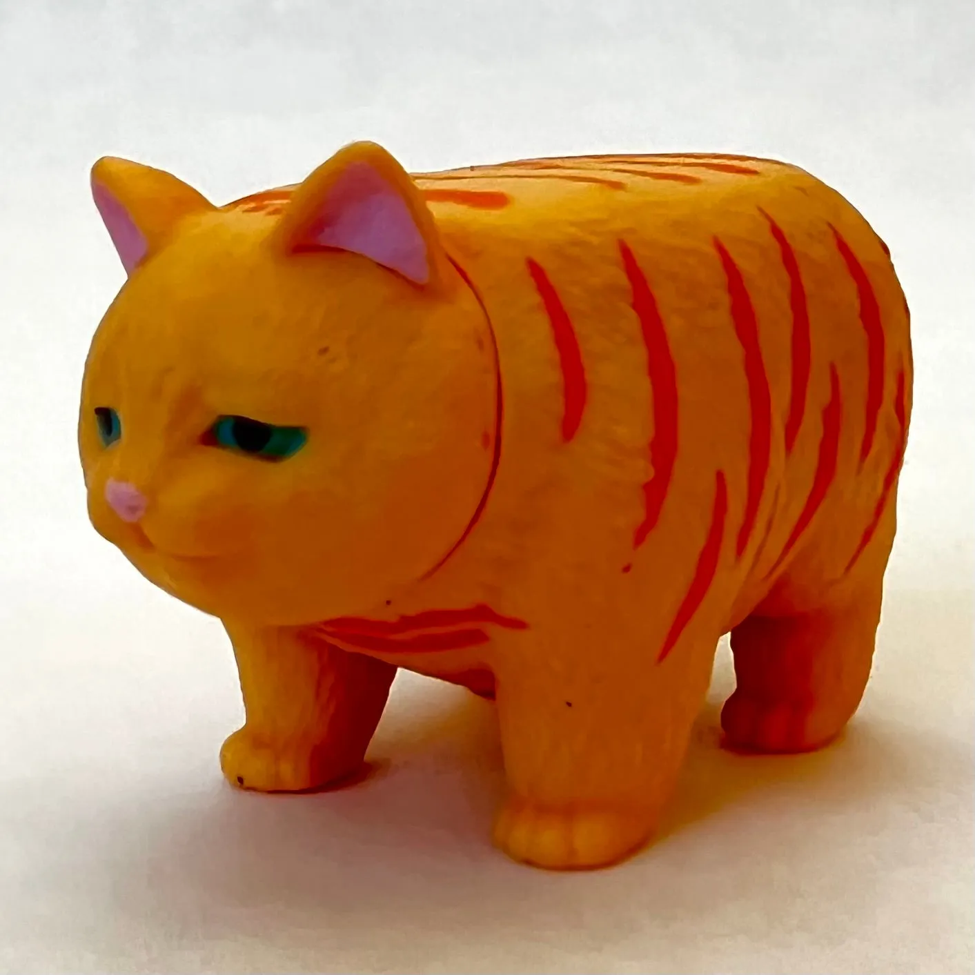 X 70763 CAT PYRAMID FIGURINES BLIND BOX-DISCONTINUED