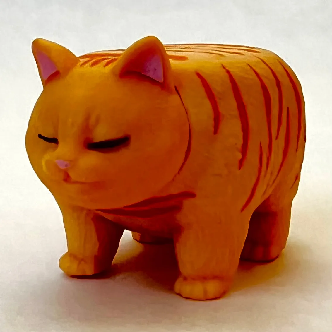 X 70763 CAT PYRAMID FIGURINES BLIND BOX-DISCONTINUED