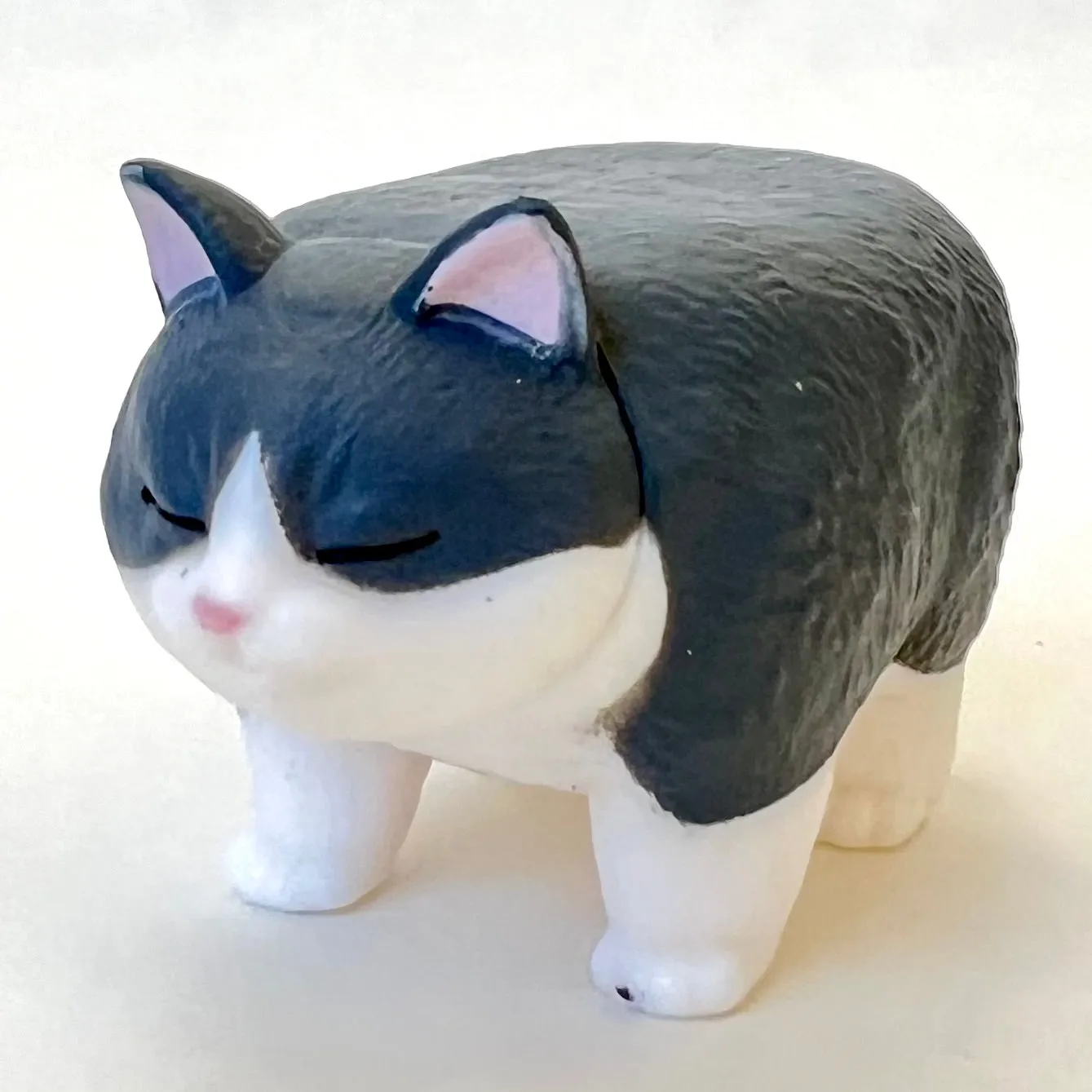 X 70763 CAT PYRAMID FIGURINES BLIND BOX-DISCONTINUED