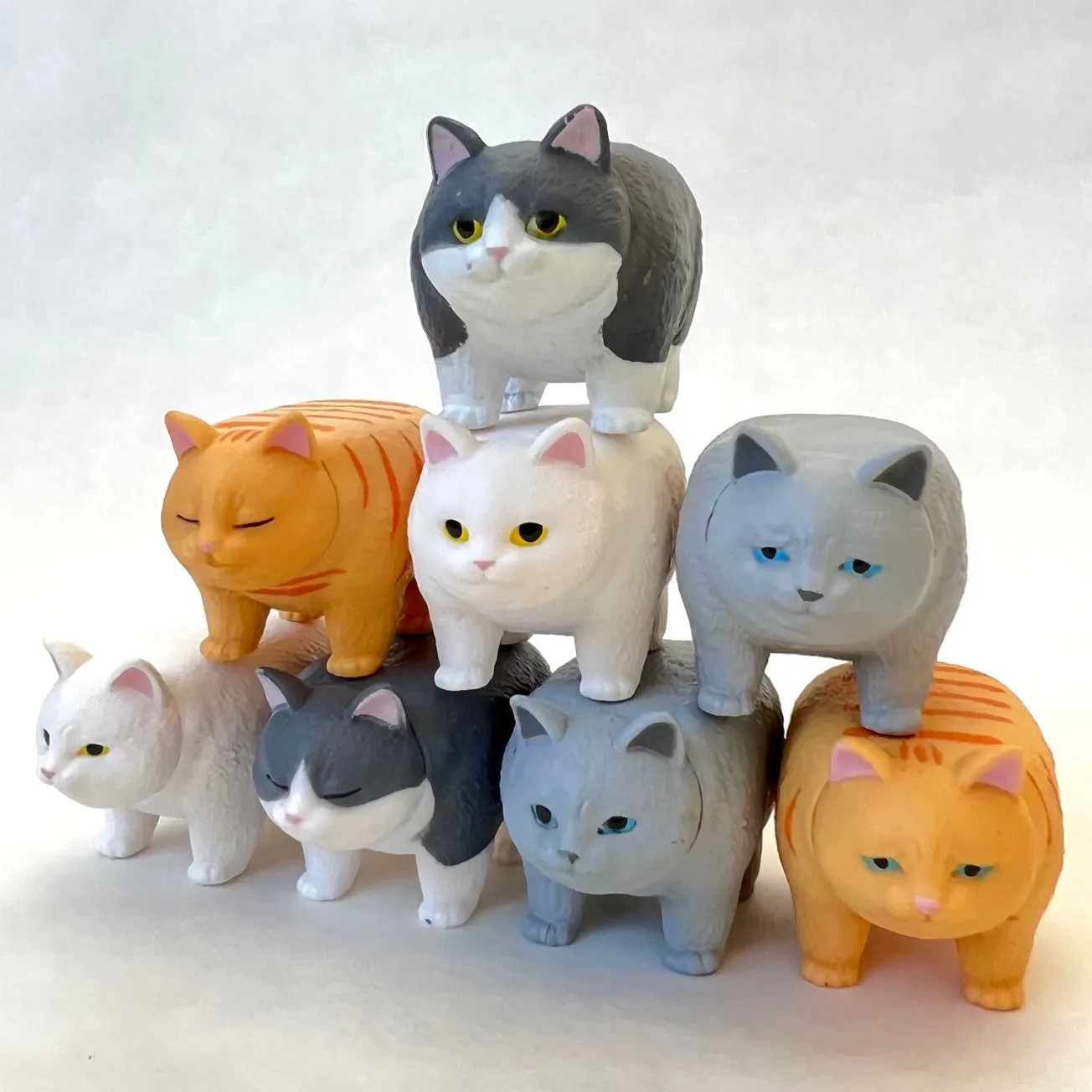 X 70763 CAT PYRAMID FIGURINES BLIND BOX-DISCONTINUED